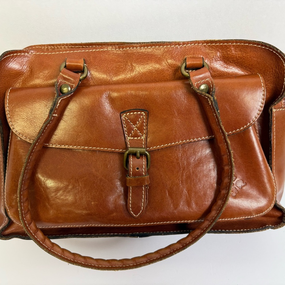 Brown Leather Satchel with Structured Design and Glossy Finish